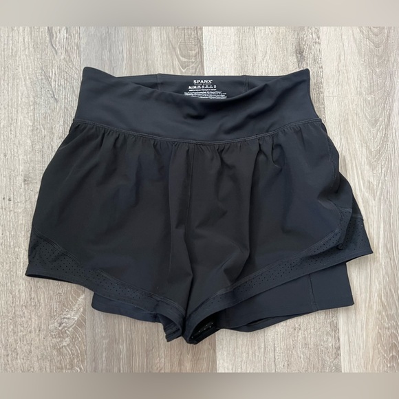 Spanx Get Moving Athletic Shorts size medium - Picture 5 of 8